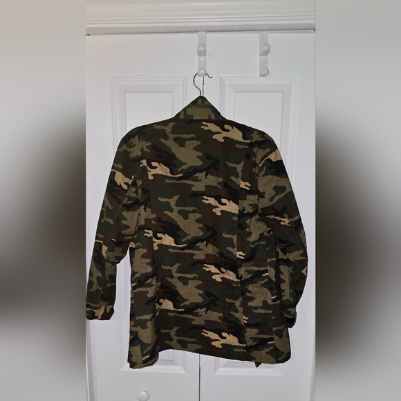 Oversized Camouflage Jacket - Picture 3 of 5